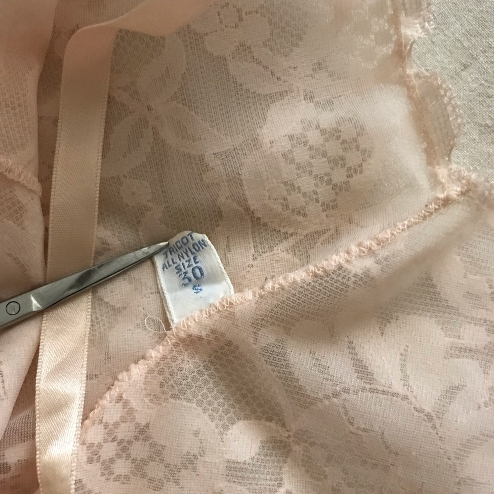Vintage Vanity Fair Soft Pink Lace Chemise - Picture 10 of 12